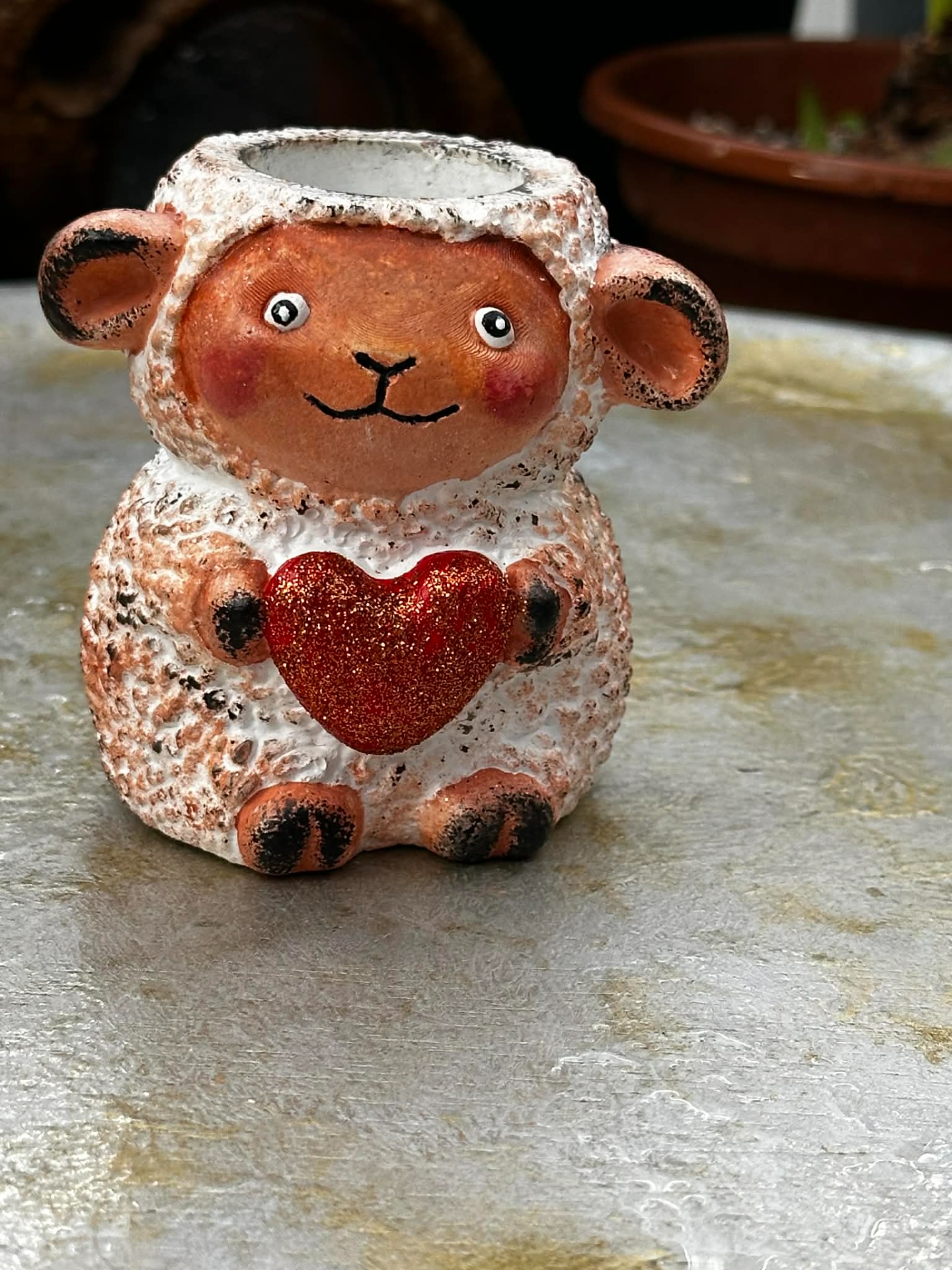 "Béla a szívőrző" bárány tartó, kaspó 1